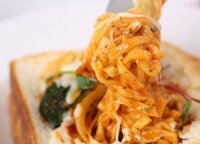 Samyang Buldak Hot Chicken Carbonara Ramen Cup 80 g | Halal | Scharfe koreanische Instantnudeln mit Carbonara-Geschmack | Original aus Korea | Schnell & cremig